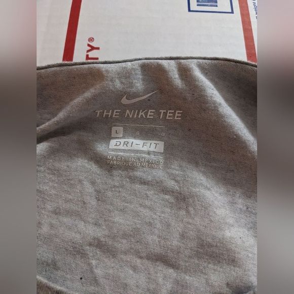 Nike DRI fit shirt mens large - Picture 3 of 3